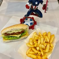 Captain America themed burger with chips